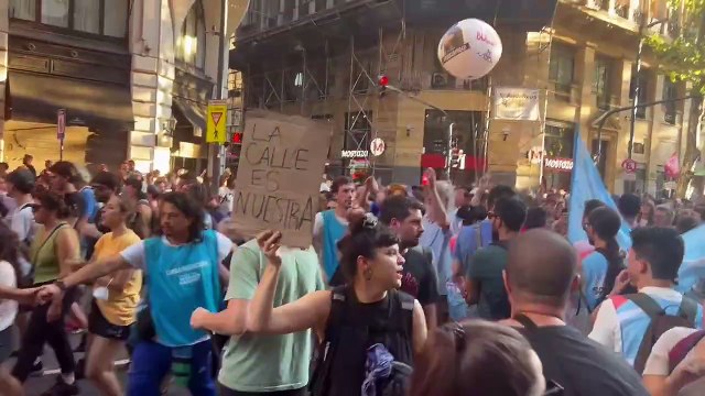 Masiva movilización frente al Congreso, esta vez sin represión