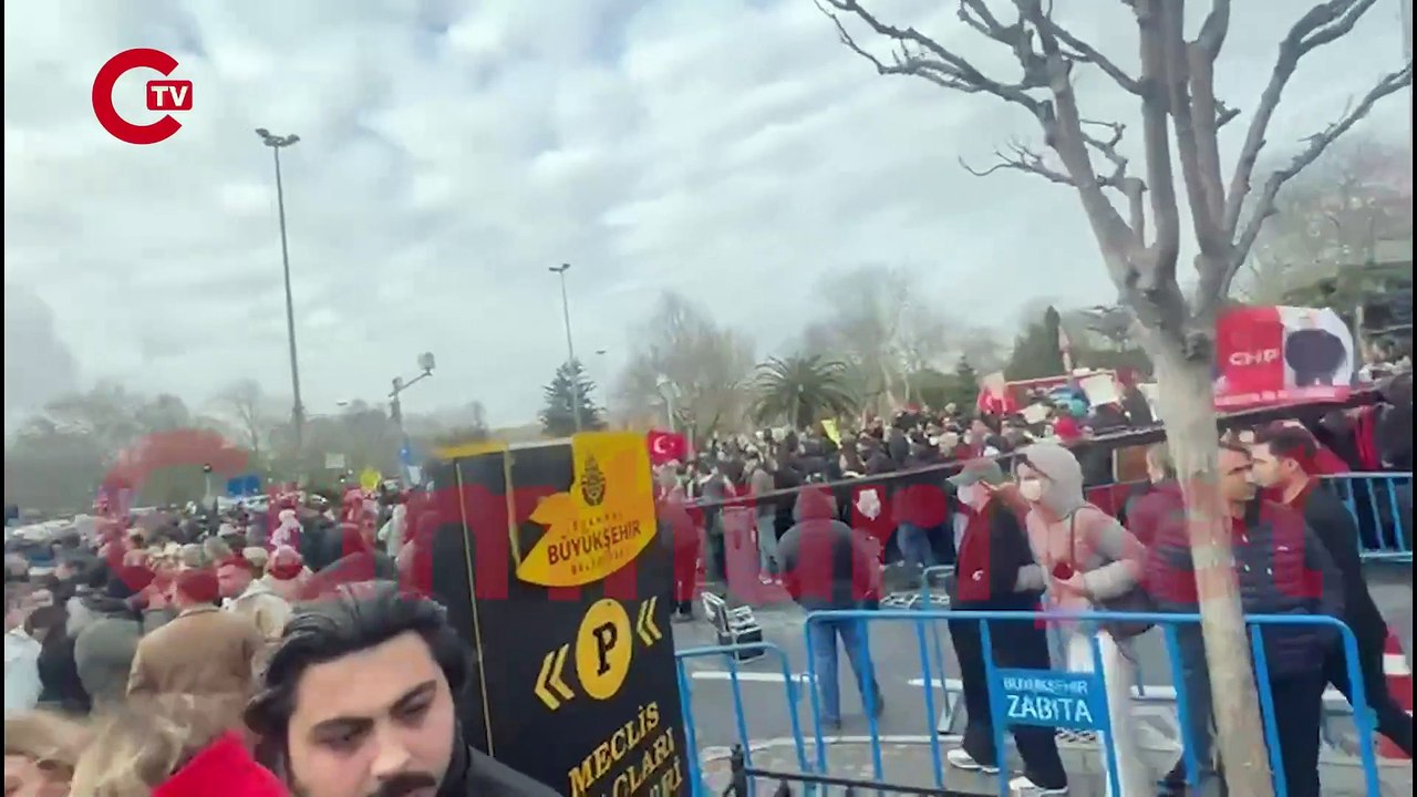 Saraçhane'de öğrencilerin direnişi sürüyor! Taksim'e doğru yürüyen öğrencilerden 'Her yer Taksim her yer direniş' sloganları