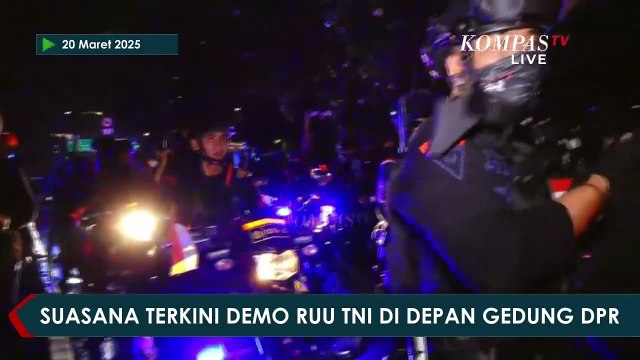 Detik-detik Polisi Bubarkan Massa Demo Tolak Revisi UU TNI di Depan DPR