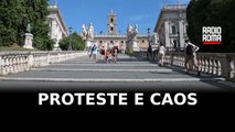 Campidoglio, proteste e caos in aula