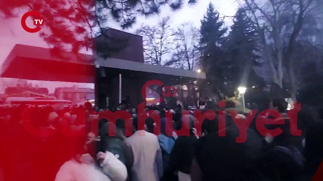 Ankara Üniversitesi'nde öğrencilere biber gazı ile müdahale: Yerleşkeden çıkmaya izin yok!