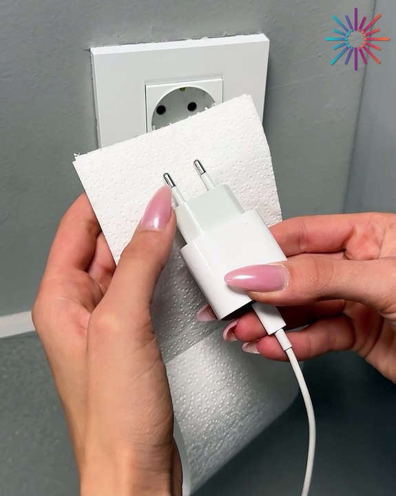 Who needs a phone stand when you’ve got this? 🧻📱