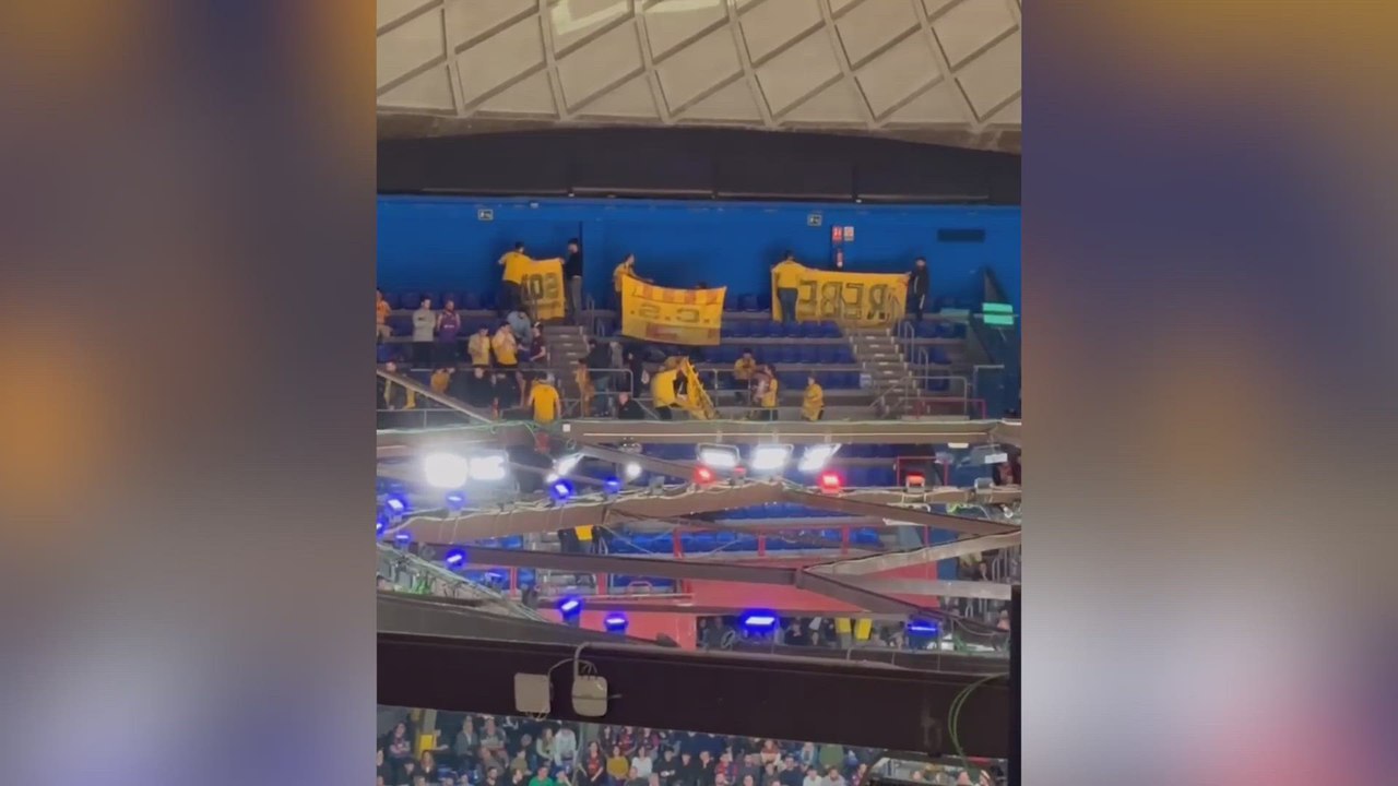 Los aficionados del Barça se plantan contra Laporta en pleno partido
