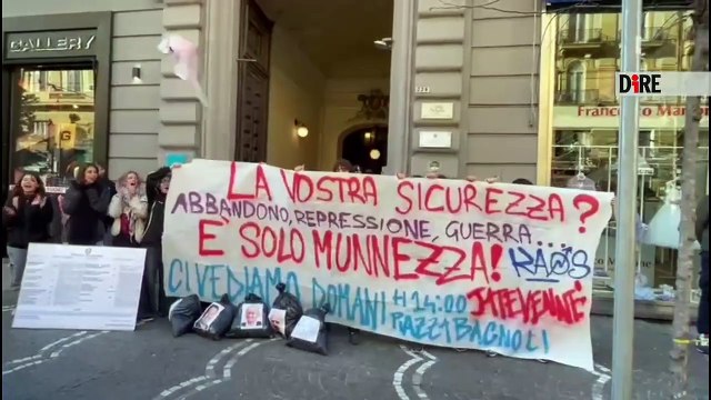 Napoli - KAOS CONTRO EVENTO LEGA: MINISTRI HANNO SBAGLIATO CITTÀ PER PASSERELLA (20.03.25)