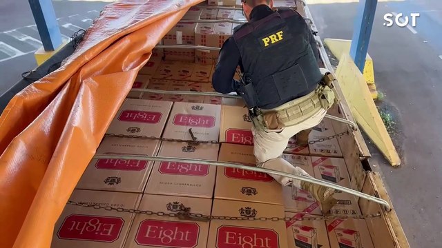 PRF apreende carreta estrangeira com 400 mil maços de cigarros contrabandeados em Guaíra