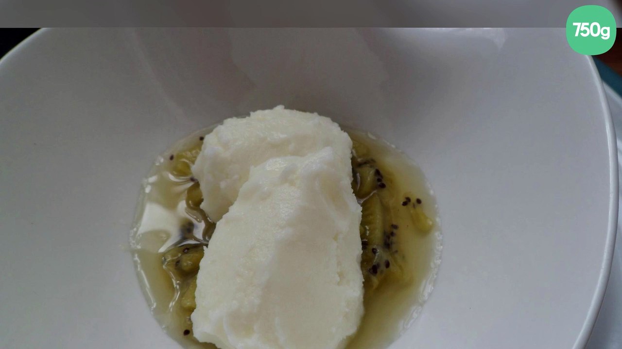 Sorbet mascarpone-citron sur lit de kiwi de l'Adour et son jus