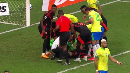 Le violent choc entre Alisson et Davinson Sanchez - Foot - Qualif CM 2026