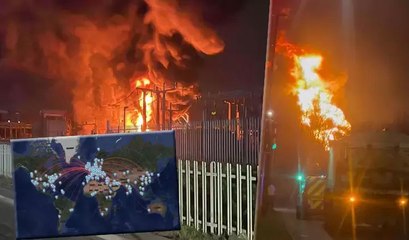 İngiltere'yi sarsan yangın: Heathrow Havalimanı kapatıldı