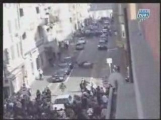 Voiture-fonce-foule-manifestants