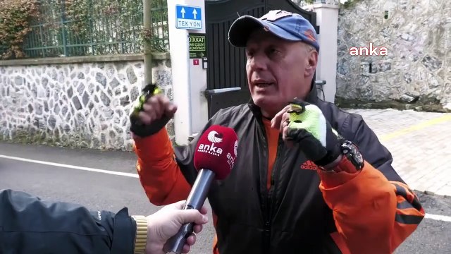 Emekli vatandaş İmamoğlu'nun evinin önünde nöbet tutuyor: Oyumun peşindeyim