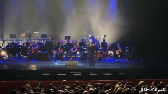 Samuele Bersani dal palco: ho avuto un tumore, grazie per l'affetto