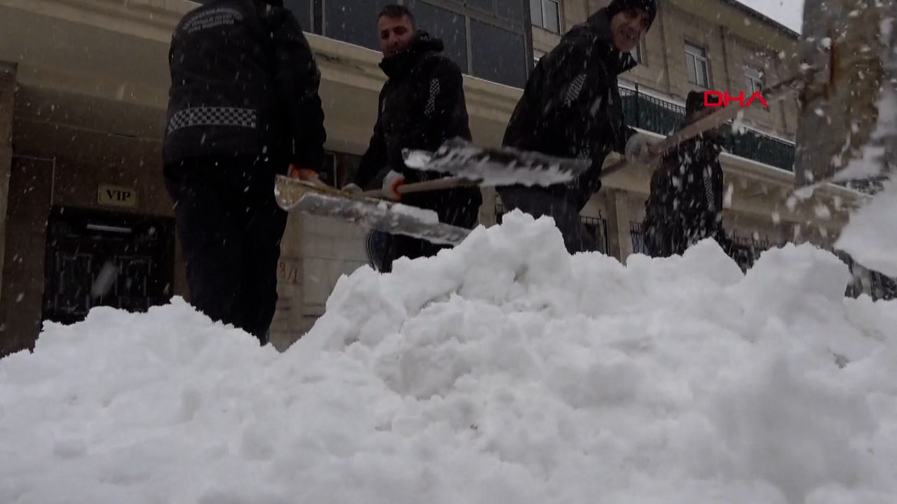 Erzurum'da 'mart' karı; 416 yerleşim yeri yolu kapandı