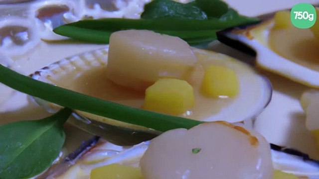 Mi-cuit de coquille saint-jacques, compotée de poireaux au Neufchâtel et à l'huile d'argan