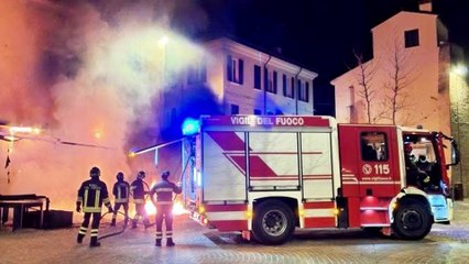 Bruciato il tendone del ristobar Bisboccio, l'incendio in piazza Cortevecchia a Ferrara