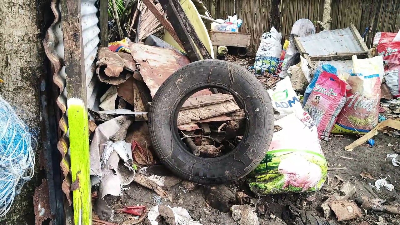 Nagrepair Sa Koral Si Jeffrey