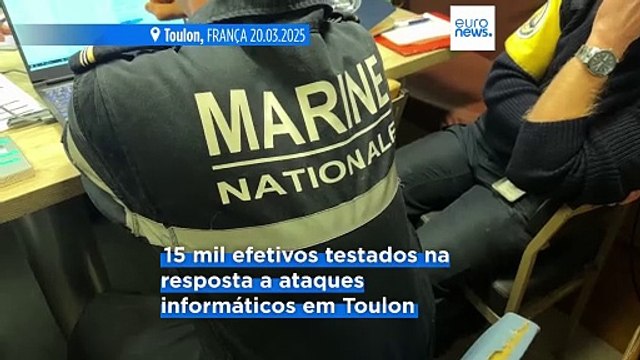 A bordo de um navio de guerra onde o exército francês se prepara para a guerra cibernética
