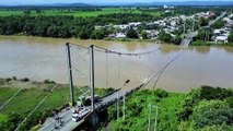 Un muerto y dos desaparecidos por colapso de puente colgante en Ecuador
