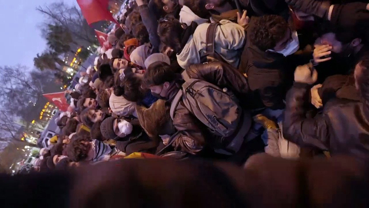 Imamoglu-Festnahme: Polizei geht massiv gegen Demonstranten vor