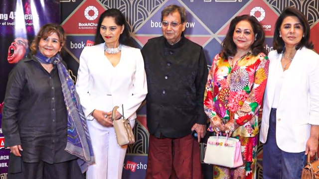Tina Ambani, Simi Garewal और Subhash Ghai एक साथ आकर Karz के 45 साल पूरे होने का मनाया जश्न