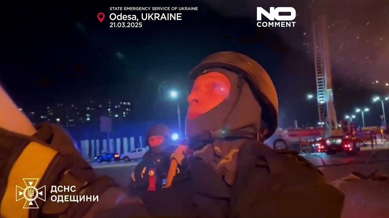 Пожары в Одессе и Запорожье из-за ударов россий...