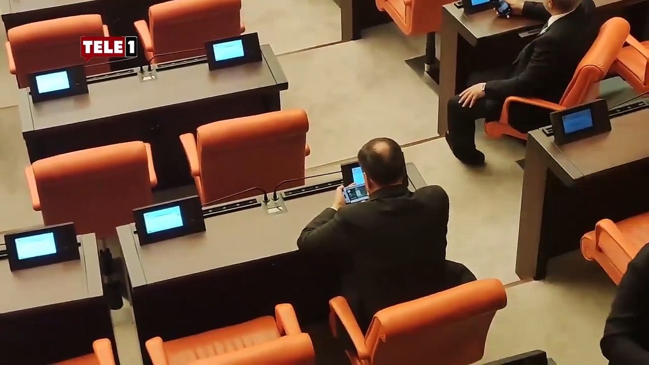 Meclis'te İmamoğlu kavgası yaşanırken AKP'li vekil batak oynadı