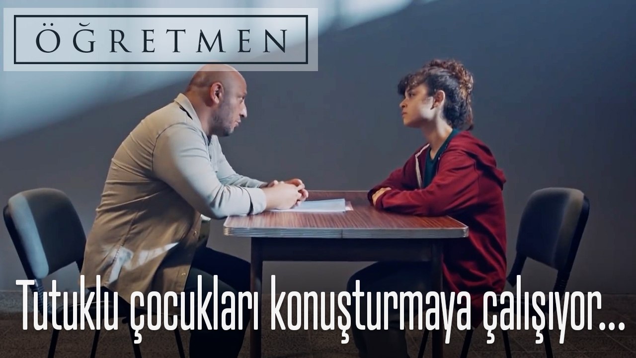 Tutuklu çocukları konuşturmaya çalışıyor...