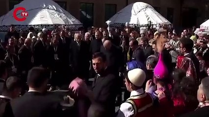 Erdoğan, Nevruz ateşinin ateşinin üzerinden atladı