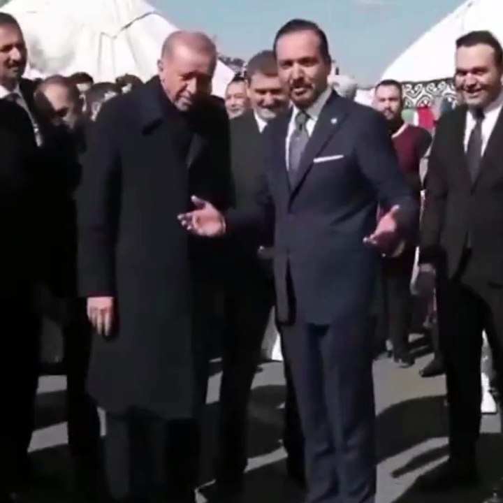 Erdoğan, nevruz ateşini yakıp üzerinden atladı