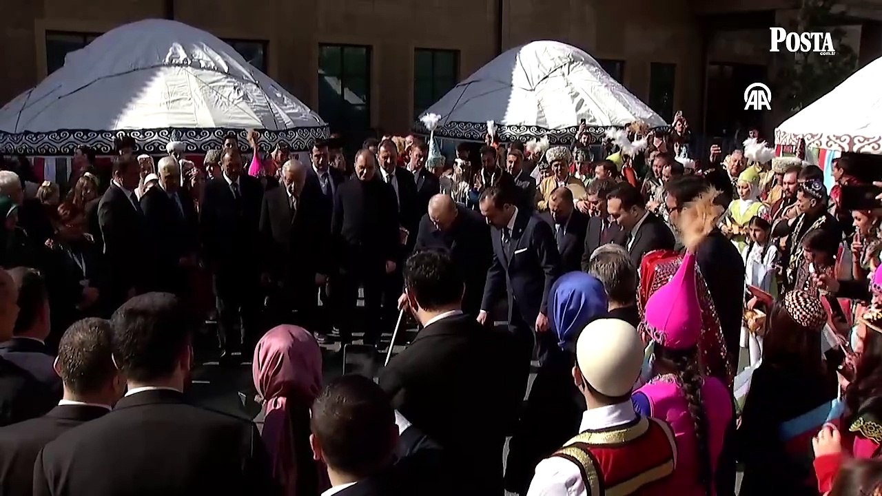 Cumhurbaşkanı Erdoğan, Nevruz ateşini yakarak üzerinden atladı