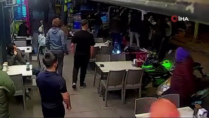 İzmir’de gençler arasında korkunç kavga! 2 yaralı