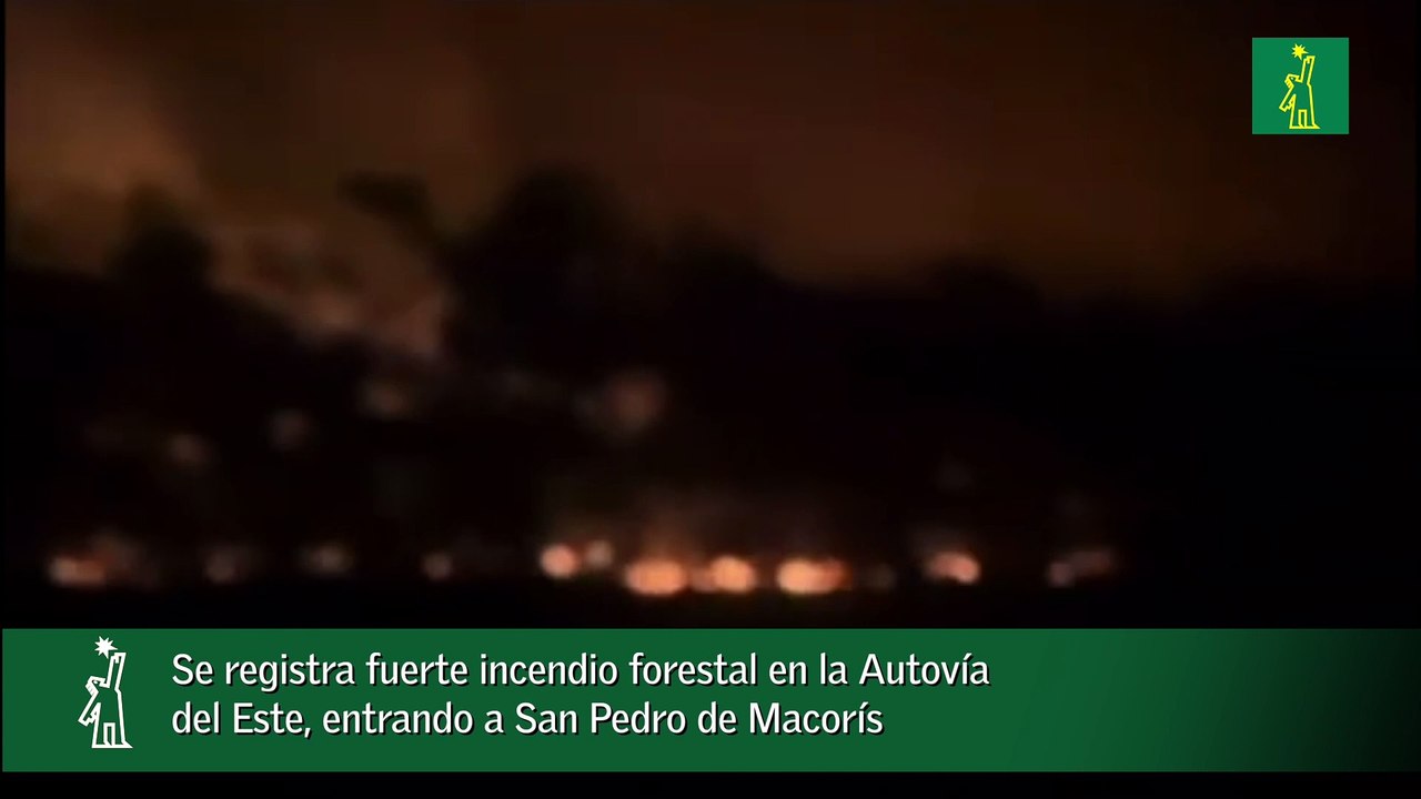 Se registra fuerte incendio forestal en la Autovía del Este, entrando a San Pedro de Macorís