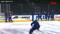 Canada, nuovo primo ministro si allena sul ghiaccio con la squadra di hockey degli Edmonton Oilers