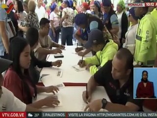 Monaguenses se concentran para plasmar sus rúbricas en apoyo a los migrantes secuestrados