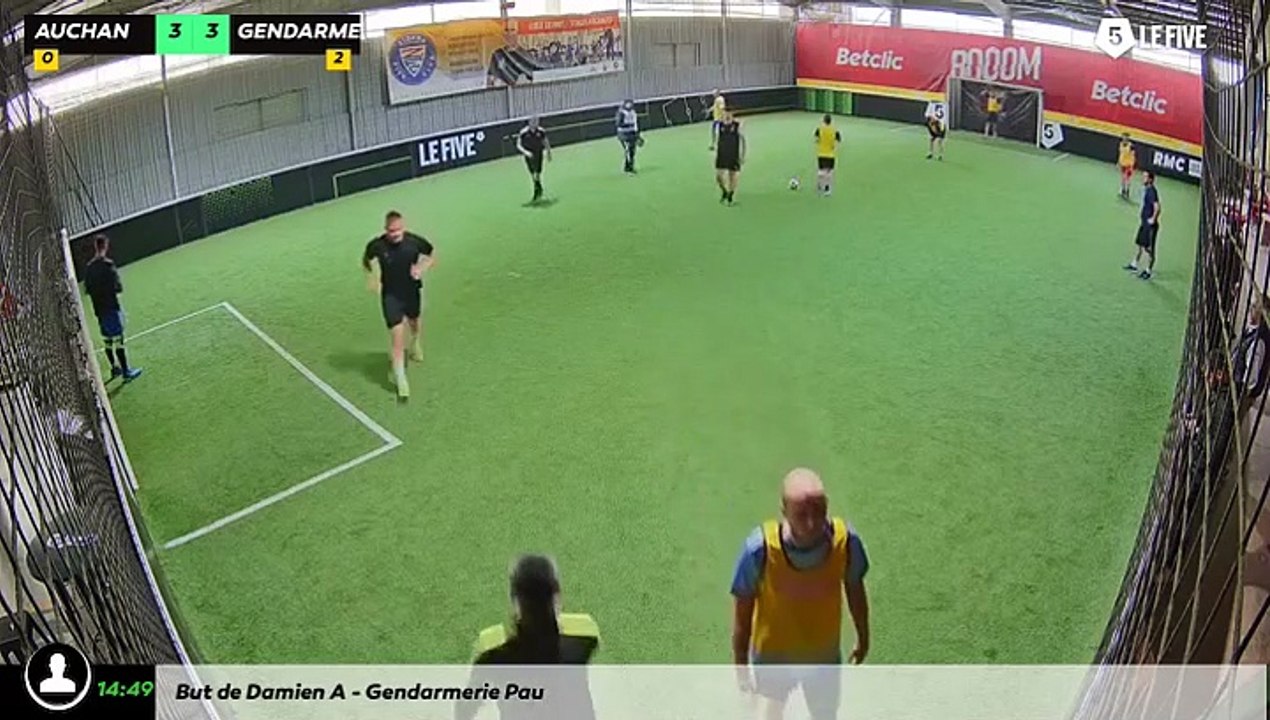 Auchan - Gendarmerie Pau 21/03 à 12:33 - Football Terrain 1 (LeFive Pau)