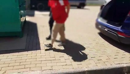 Colorada é presa por roubo na Avenida Brasil