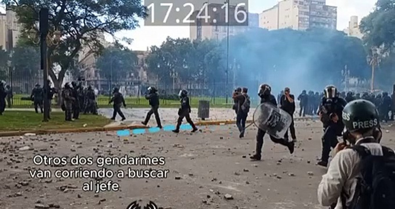 El video que muestra el modus operandi agresivo del gendarme que hirió a Grillo