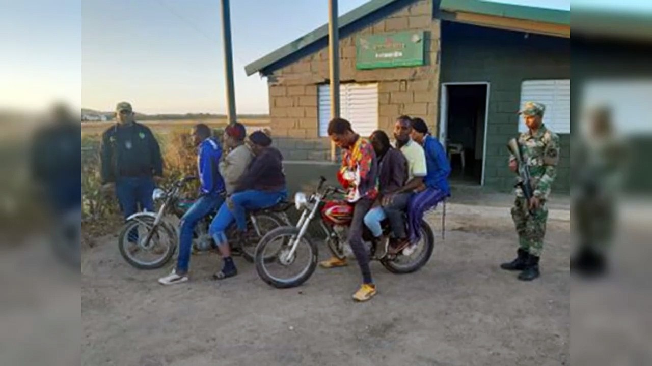 Interceptan dos yipetas con 31 haitianos indocumentados