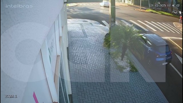 Impressionante: imagens mostram carro do chopp capotando