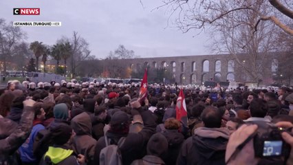 Turquie : la contestation se durcit