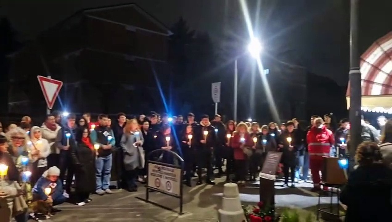 Reggio Emilia, in via Buozzi il ricordo di Jessica Filianti sulle note di "Sta passando novembre"