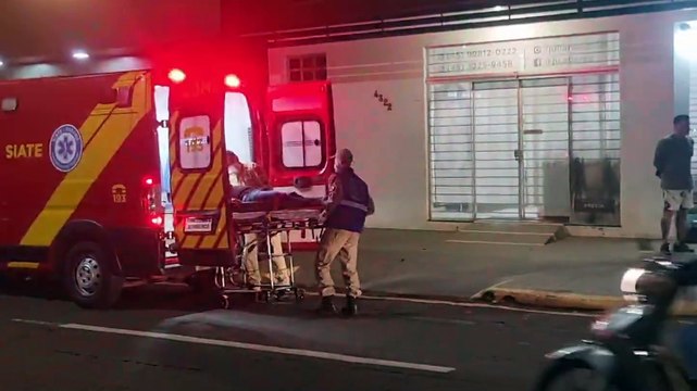 Motociclista fica ferido em acidente na Rua Paraná, no Centro