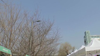 [날씨] 주말, 오늘도 맑고 포근...여전히 초미세먼지 기승 / YTN