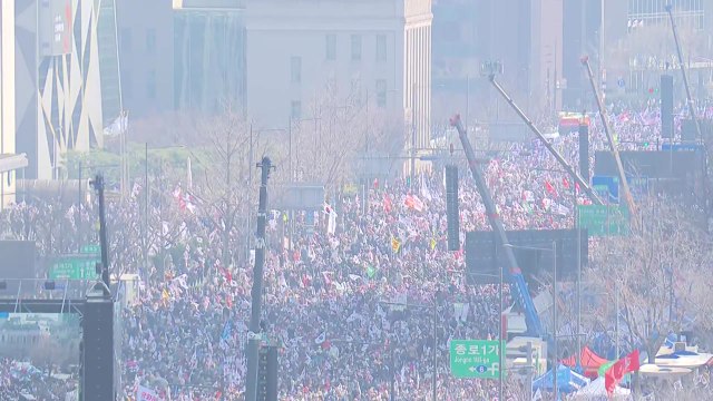주말 서울 도심에서 대규모 탄핵 찬반 집회 / YTN
