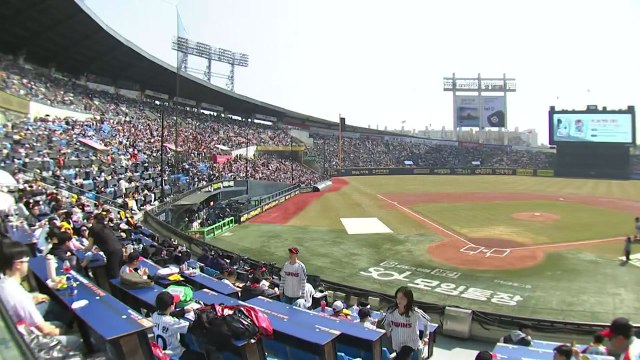 프로야구 개막전 3년 연속 전 구장 매진...10만 9,950명 / YTN