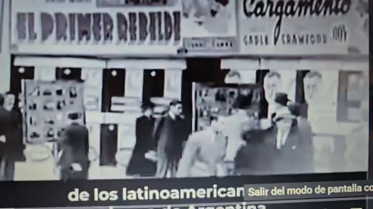 Aparición de  Manuel Romero director junto a Niní Marshall, Juan Carlos Thorry, Enrique Serrano,Carmen del Moral y Tito Lusiardo en un documental americano sobre la Argentina de 1942...aunque en realidad Divorcio en Montevideo se estrenó en 1940.