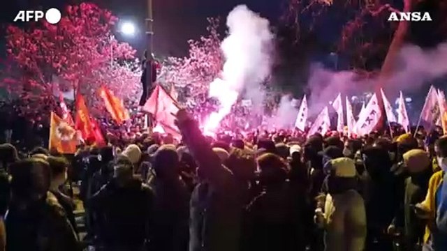 Istanbul, scontri tra dimostranti e polizia dopo l'arresto del sindaco