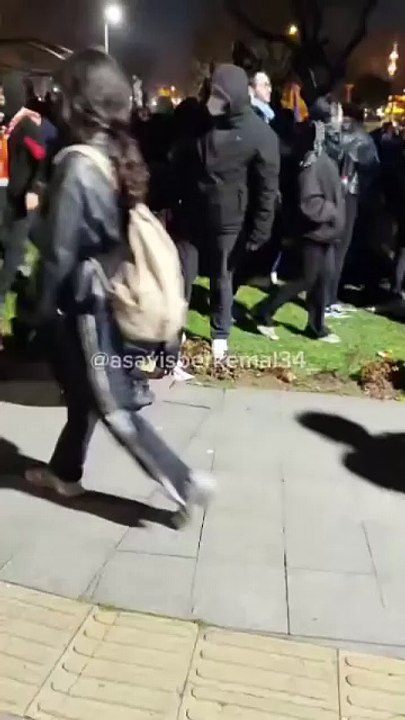 Sokağa çağırdığı kitle kaldırım taşlarıyla polise saldırdı Bunların hesabı Özgür Özel ’den sorulacak mı?