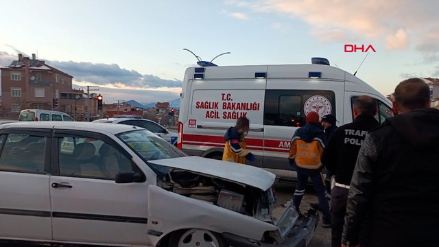 Otomobil ile ambulans çarpıştı: 3 yaralı