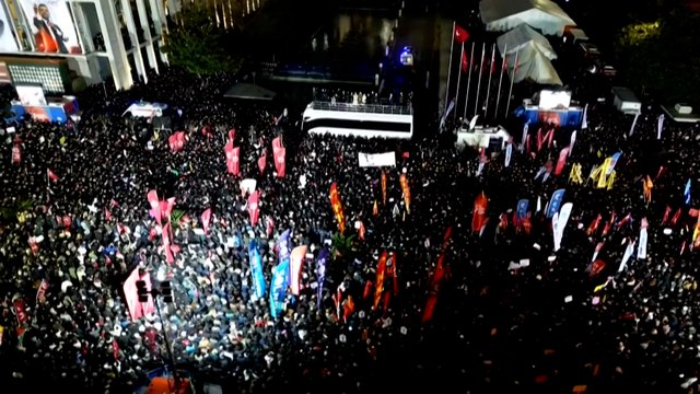 Turquie : après l’arrestation du maire d’Istanbul, une foule monstre descend dans la rue pour défier Erdogan