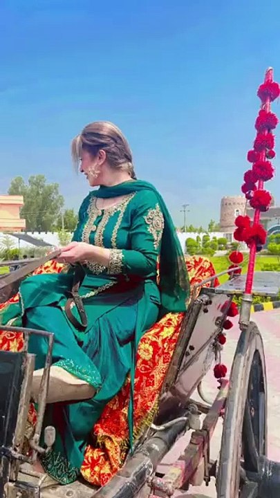 akhan vich akhan pa k neirdey ho k veikh waydance shortsyoutube shortsvideo shor